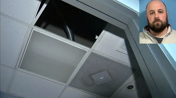 جاسازی دوربین در سالن ورزشی / مرد شوم چطور لو رفت؟ + عکس