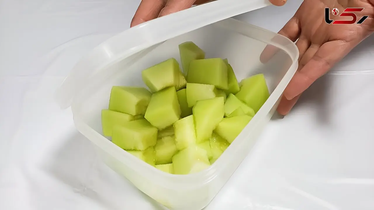 چطور طالبی برش‌ خورده را تازه نگه داریم؟ فوت‌ و فن مهم برای یخچال