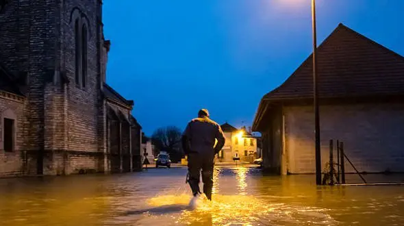 احتمال تخلیه آثار باستانی موزه لوور فرانسه به دلیل وقوع سیل+ تصاویر