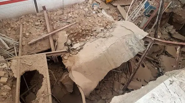 ریزش مرگبار دیوار قدیمی در همدان / مرد همدانی زنده زنده زیر آوار دفن شد