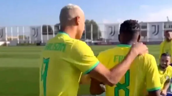 جام جهانی 2022 قطر/ شوخی ستاره های برزیل با ستاره بارسلونا+ ویدیو