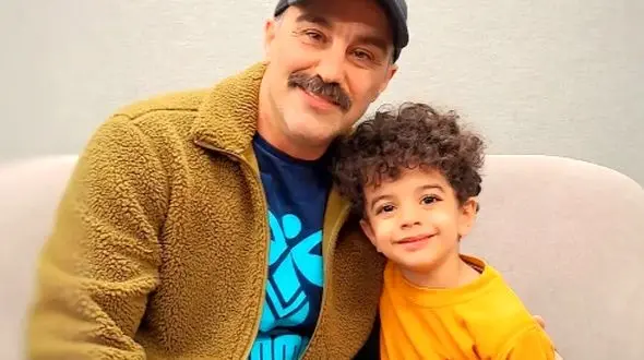 عکس/ رونمایی مهدیار کلائی،«سالار پایتخت»و پسر نقی معمولی از داداش کوچیکه و پدر واقعی‌اش/ چقدرم شبیه همن