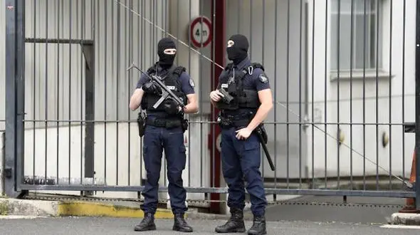 خودرویی به عمد از روی دانش آموزان دبیرستانی رد شد