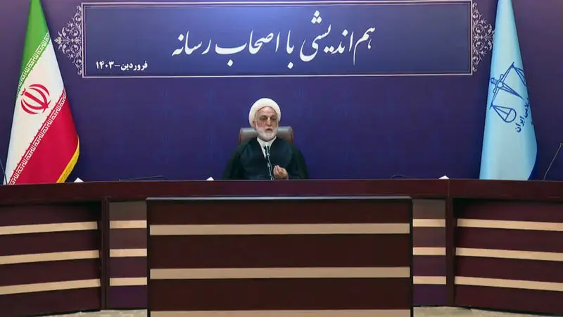 حجت‌الاسلام والمسلمین محسنی اژه‌ای شامگاه یکشنبه با جمعی از مدیران مسئول رسانه‌های کشور