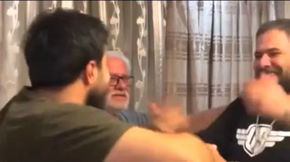 آواز شاد؛ رقص زیبای پدر‌ پسری با آهنگ نازی جون که ختمش درس عبرت بود