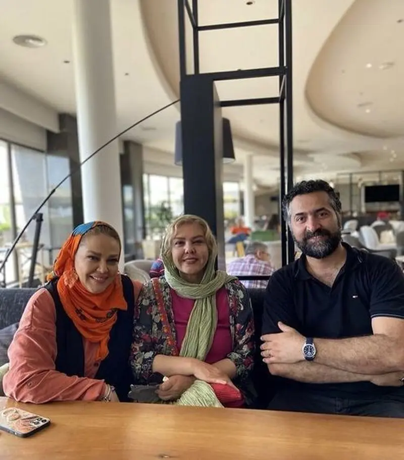 بهاره رهنما و همسرش در کنار افسانه چهره آزاد