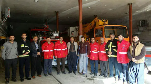 ادای احترام سرباز حادثه دیده به آتش نشانان فداکار+ عکس