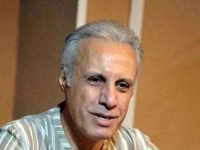 فیلم/ این روی علی فروتن، عموفیتیله رو ندیده بودید: کی گفته سحرخیز باش تا کامروا باشی؟ بخواب تا لنگ ظهر؛ تو فقط یکبار فرصت زندگی داری پس...