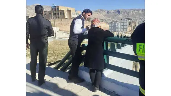 خودکشی زن ایلامی / امروز عصر همه ترسیدند + عکس