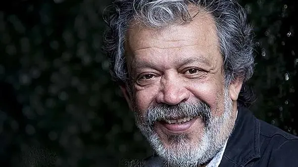 نگاهی به چیدمان دلبرانه خانه حسن پورشیرازی و مهناز افضلی زن مهربانش / در و دیوار پر از عکس های سینمایی و گل و گیه و ...