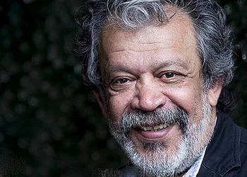 نگاهی به چیدمان دلبرانه خانه حسن پورشیرازی و مهناز افضلی زن مهربانش / در و دیوار پر از عکس های سینمایی و گل و گیه و ...
