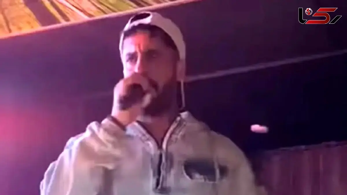 فیلم آواز شاد؛ خواننده آهنگ ترند تو خوشگل منی طرفدار خوش فیسشو در آغوش گرفت با هم خوندن