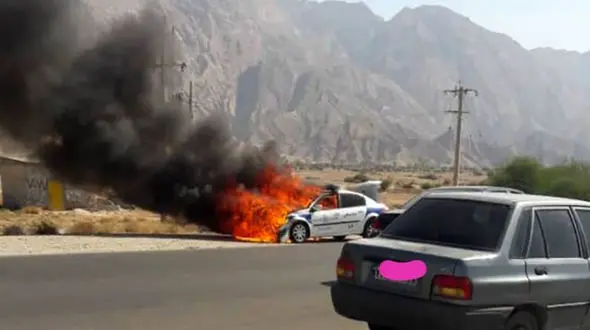 فیلم لحظه آتش گرفتن وحشتناک ماشین مگان پلیس راه / در بوشهر رخ داد  