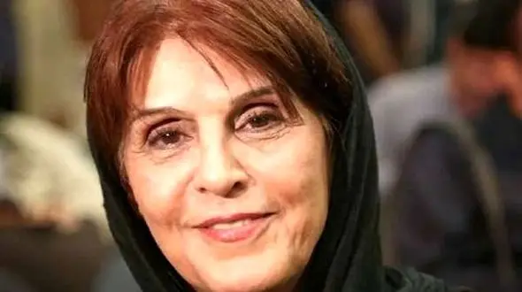 تصویر کمتر دیده شده و عاشقانه آهو خردمند در کنار همسر فقیدش، محمود استادمحمد، نمایشنامه‌نویس بزرگ، در دهه ۶۰ / آهوی سینما در قاب خاطرات