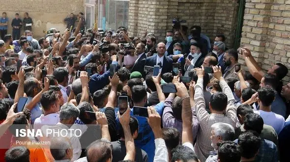 دیدار صمیمی رئیسی با مردم استان همدان