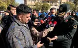 فیلم لحظه تحویل ساعت طلای سرقتی به مالباخته توسط سردار محمدیان / دزدان با گوله پلیس زمینگیر شدند