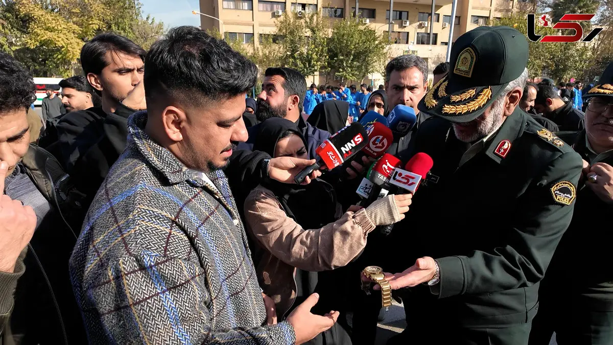 فیلم لحظه تحویل ساعت طلای سرقتی به مالباخته توسط سردار محمدیان / دزدان با گوله پلیس زمینگیر شدند