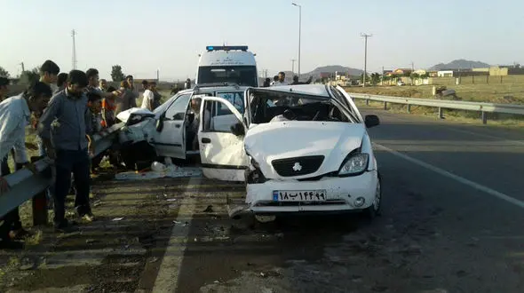 امداد رسانی اورژانس به ۳ مصدوم در تصادف دو خودرو در محور شادگان به سه راهی دارخوین