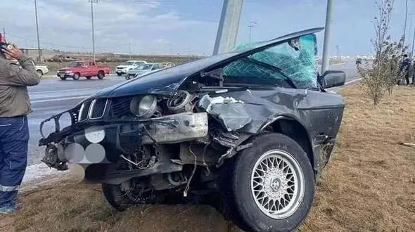 ببینید / نصف شدن یک خودرو سواری پس از تصادف شدید با تریلی