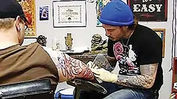 خالکوبی تبهکاران در کلیسا!