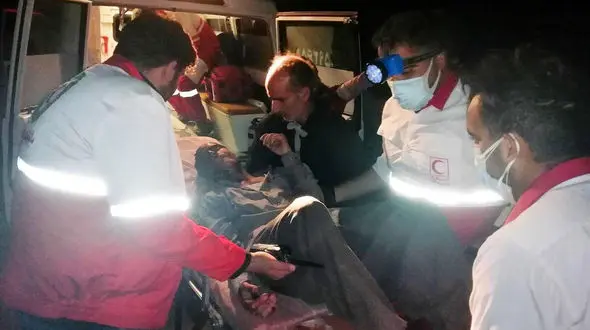 سقوط هولناک جوان نهاوندی از بالای کوه / او با مرگ یک قدم فاصله داشت + عکس