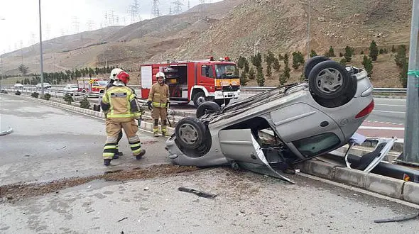 عکس / 206 در اتوبان خرازی چپ کرد