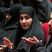 عکس؛ سفر به تاریخ؛ «زینب، دختر سردار سلیمانی» در حال گفتگو با «ژاله صامتی» در یک مراسم