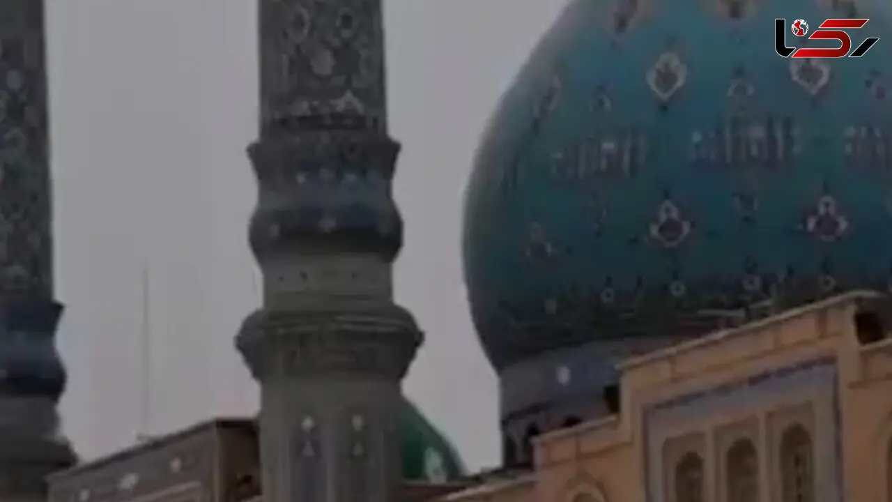 حال و هوای اولین باران پاییزی آستان مقدس مسجد جمکران + فیلم
