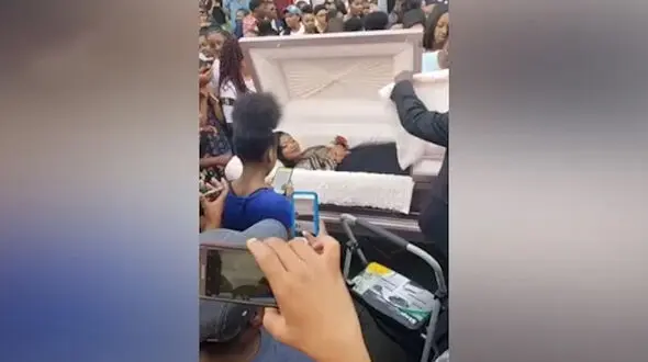 زنده شدن دختر جوان که داخل تابوت به جشن پایان تحصیل رفته بود! + فیلم و عکس