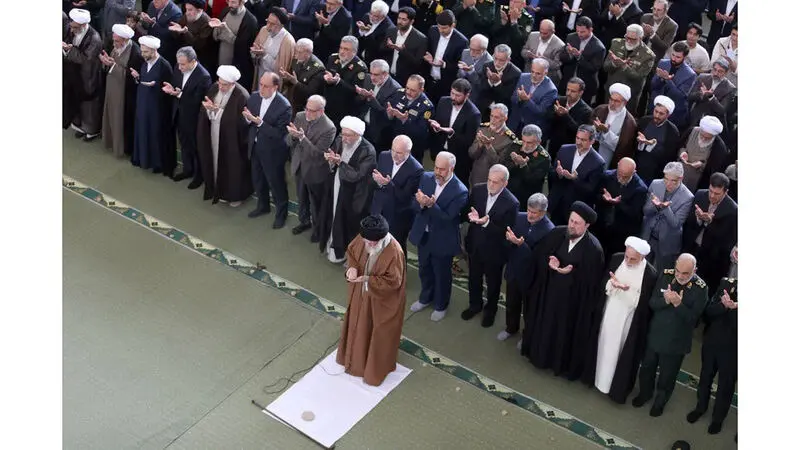 حضرت آیت الله خامنه‌ای ، امروز (دوشنبه۱۱ فروردین ۱۴۰۴) در خطبه نماز عید سعید فطر 
