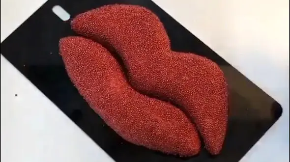 کیک طرح لب چگونه ساخته می شود؟ + فیلم