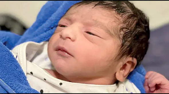 تولد نوزادی در هیاهوی سیل در سیستان و بلوچستان / تولد فرشته ای به نام رخساره + عکس و فیلم