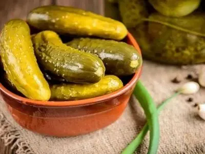 خیارشور فله‌ ای مصرف می‌ کنید؟ مراقب این سم سفید باشید!