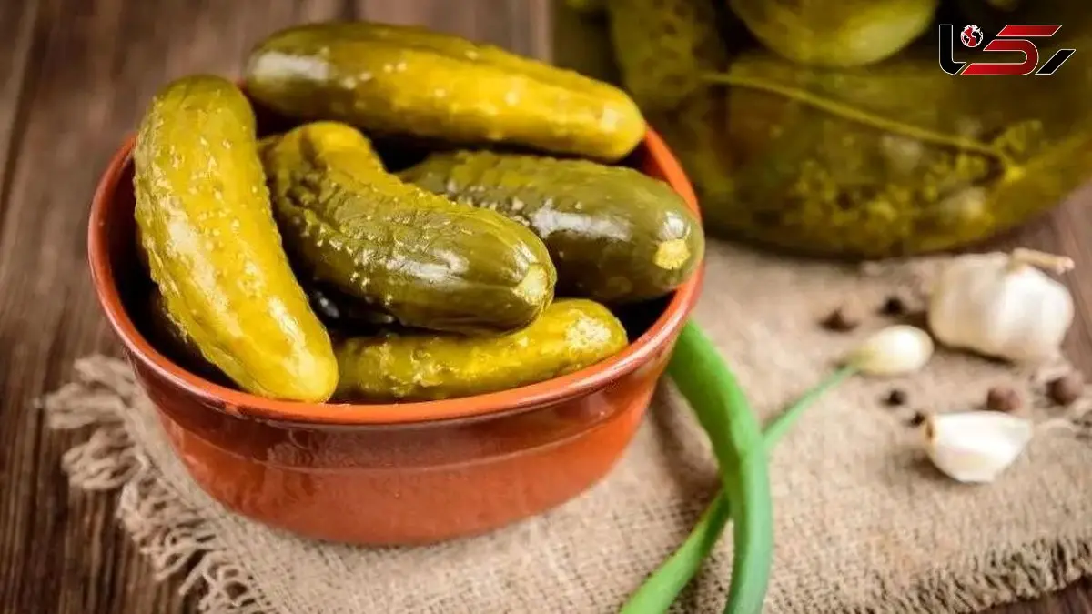 خیارشور فله‌ ای مصرف می‌ کنید؟ مراقب این سم سفید باشید!