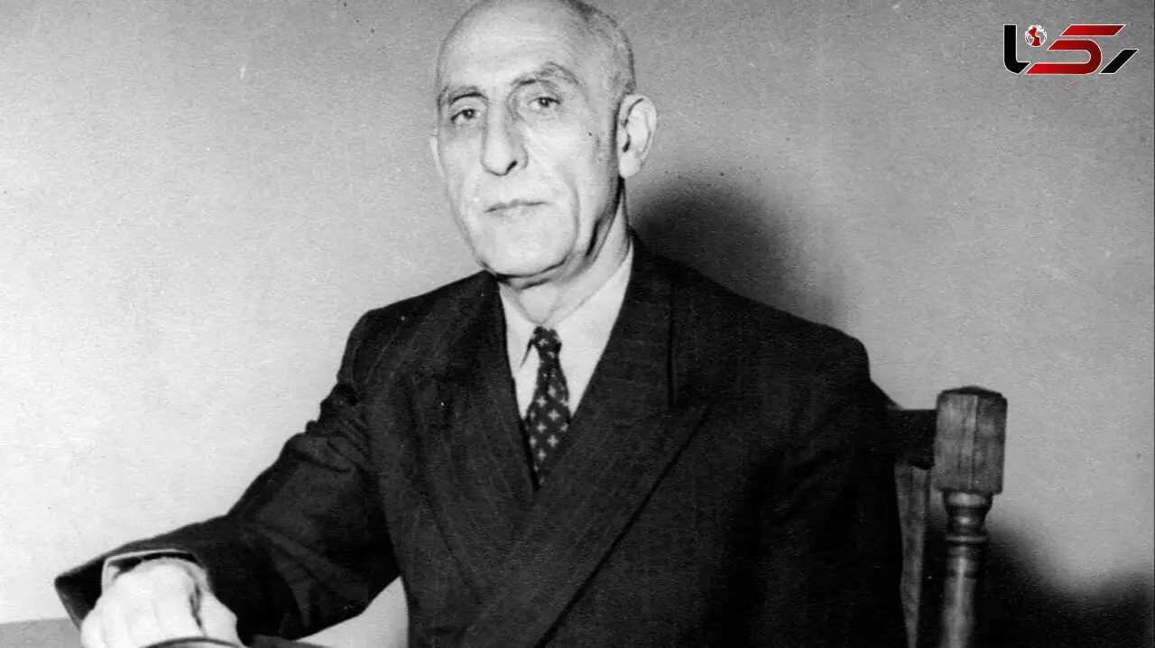 عکس بوسه تاریخی مصدق بر دستان همسر شاه