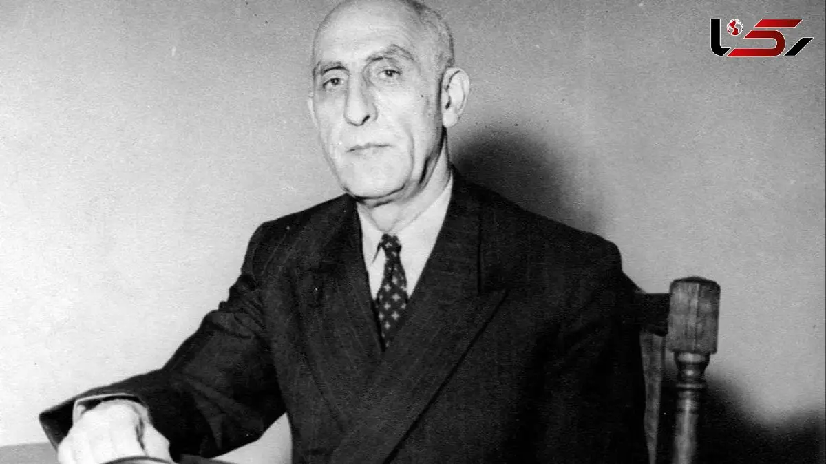 عکس بوسه تاریخی مصدق بر دستان همسر شاه