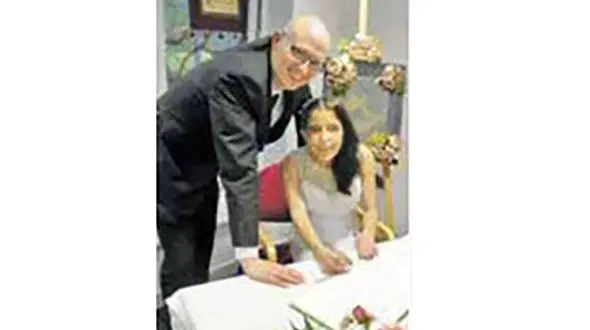 این مرد به مدت 14 سال هر روز از یک زن خواستگاری کرد + عکس