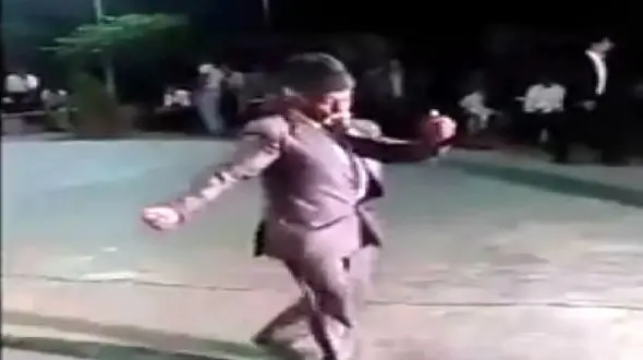 آواز شاد؛ پیرمرد 80 ساله عروسی نوه اش یه رقص داش اسمالی رفت ترکیب قیصر و مایکل جکسونه