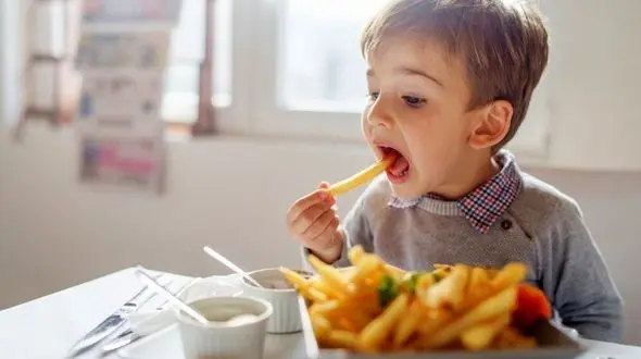 غربالگری تکامل سه میلیون و ۳۶۰ هزار کودک/  رشد قدی خوبی دارند اما در حال چاق شدن هستند 