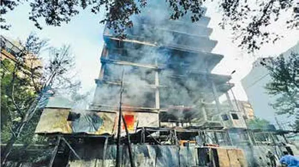 آتش سوزی در نیاوران تلفات نداشت