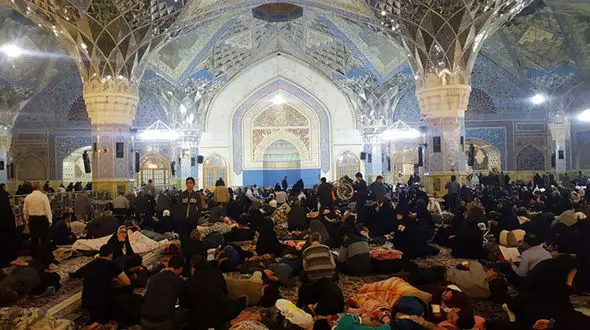 شب وحشت در مشهد چگونه گذشت؟/در بارگاه امام رضا(ع) همه آرام گرفتند + فیلم و عکس