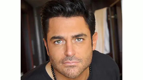 پرواز لاکچری گلزار در آسمان دبی امارات ! / هلیکوپتر بازی بچه پولدار ایران !