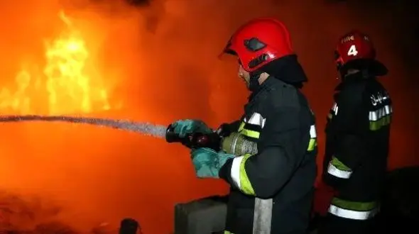 آتش سوزی شدید در انبار تهران 5 نفر را راهی بیمارستان کرد