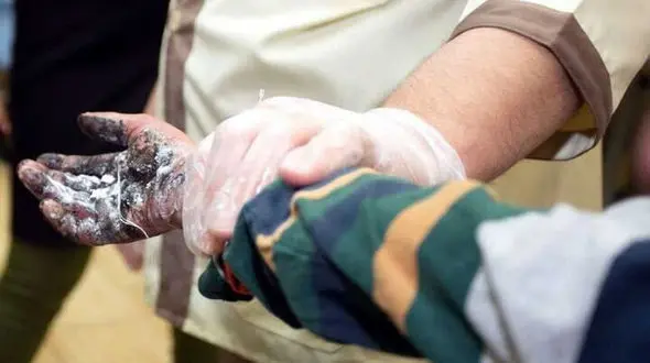 انفجار یک خانه با نارنجک دستی در اراک / خانه تخریب شد پسر 22 ساله سوخت