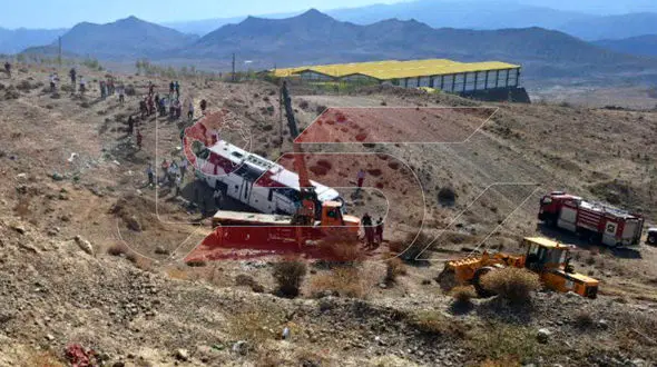 احتمالا خستگی و خواب‌آلودگی راننده عامل واژگونی اتوبوس در فیروزکوه بوده است + فیلم