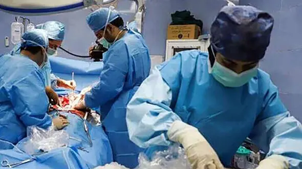 فداکاری دختر محب زاده در بیمارستان / همه گریستد 