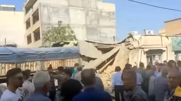 فیلم صحنه ورود مرگبار تریلی به مغازه‌ای در چهارمحال و بختیاری