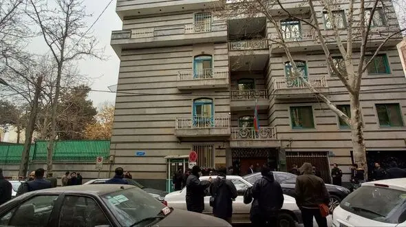 گفت و گو با دادستان جنایی تهران/ مردی از ترس فرار زنش به آذربایجان به این سفارت حمله کرد