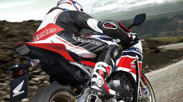 چرا موتور هوندا HRC   سه حرفی است؟ 