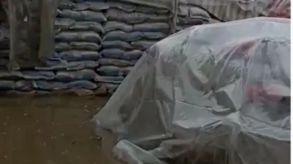 صدها تن برنج وارداتی زیر آب رفت ! / در گمرک زاهدان رخ داد